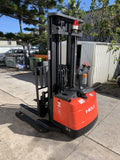 Apilador Eléctrico con Reach Sencillo de 1.4 TON